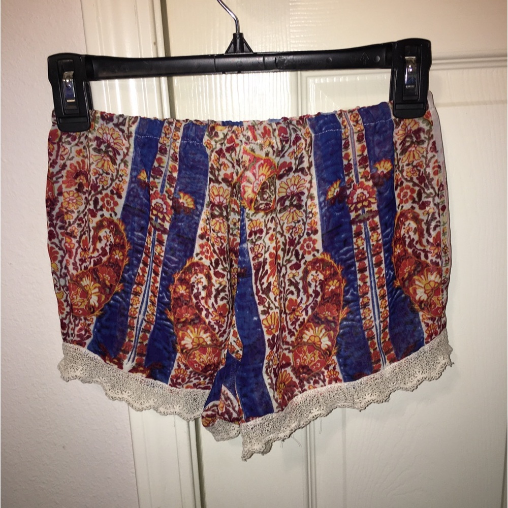 Show Me Your MuMu Floral Shorts - Picture 5 of 6